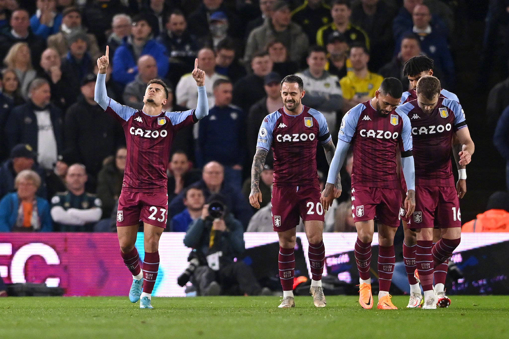 方面表现突 方面表现突